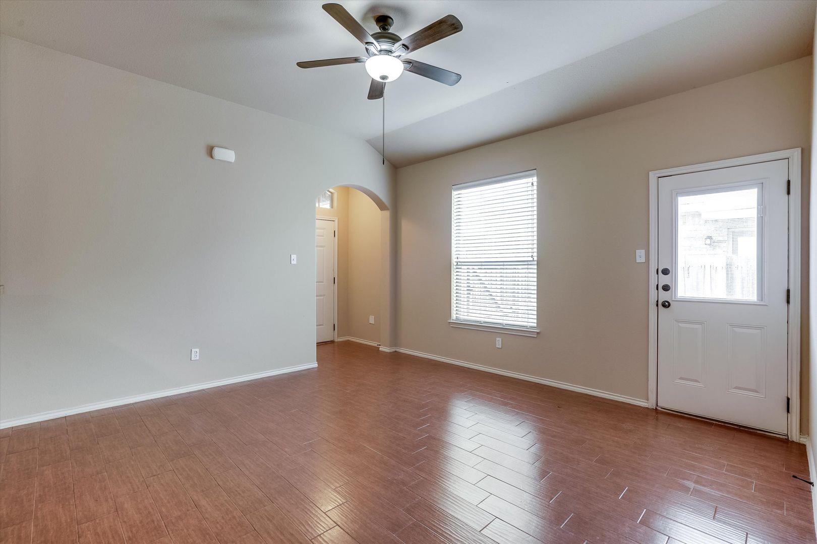 1124 Brendon Lee Ln Property Photo 2