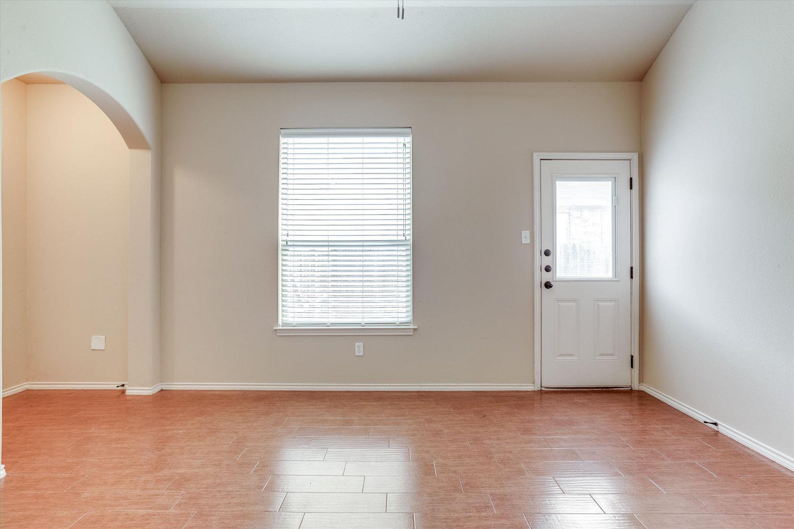 1124 Brendon Lee Ln Property Photo 3