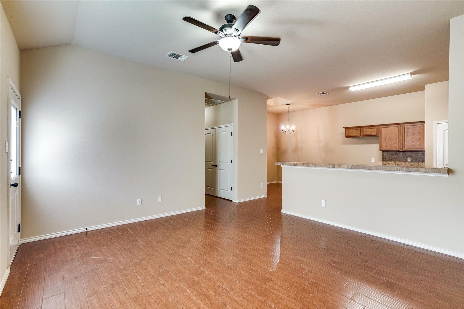 1124 Brendon Lee Ln Property Photo 4