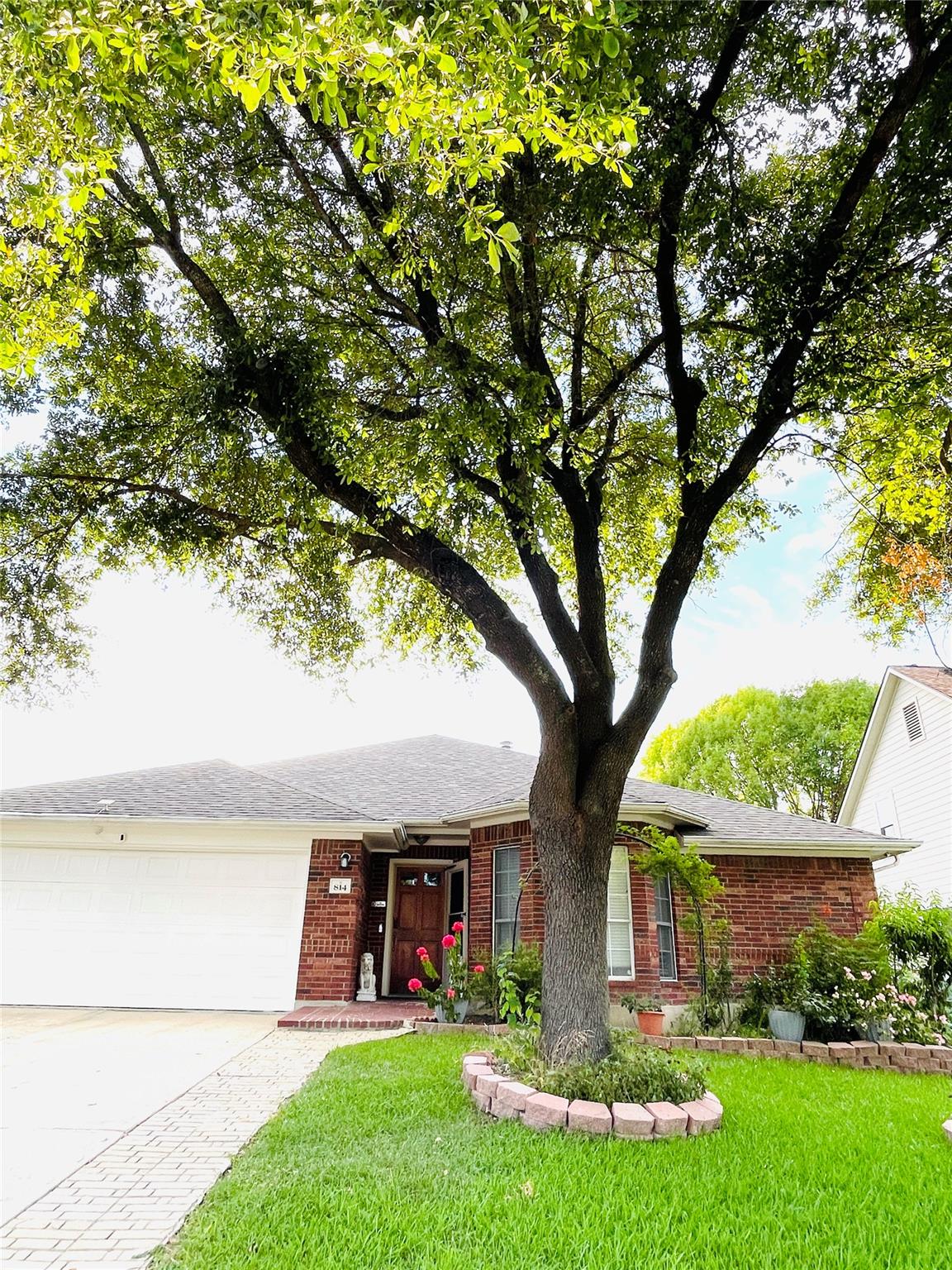 814 Broken Feather Trl Property Photo 1