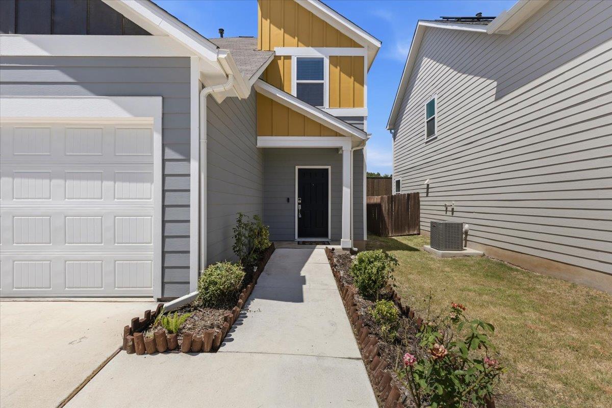 5202 Dimesky Ln Property Photo 3