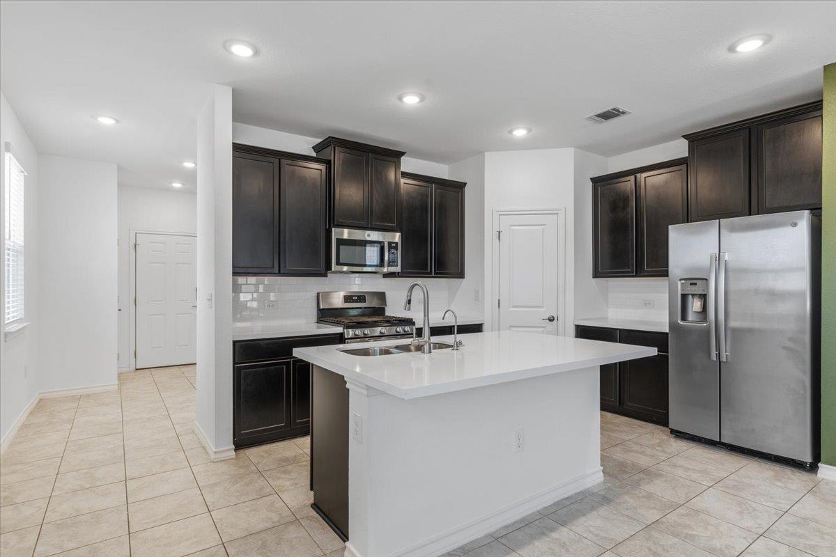 5202 Dimesky Ln Property Photo 7