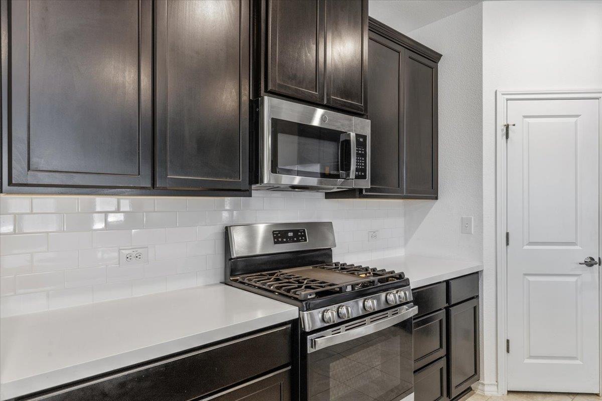 5202 Dimesky Ln Property Photo 8