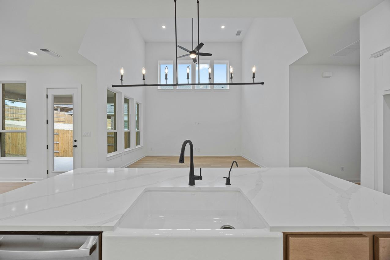 1109 Calendula Trl Property Photo 5