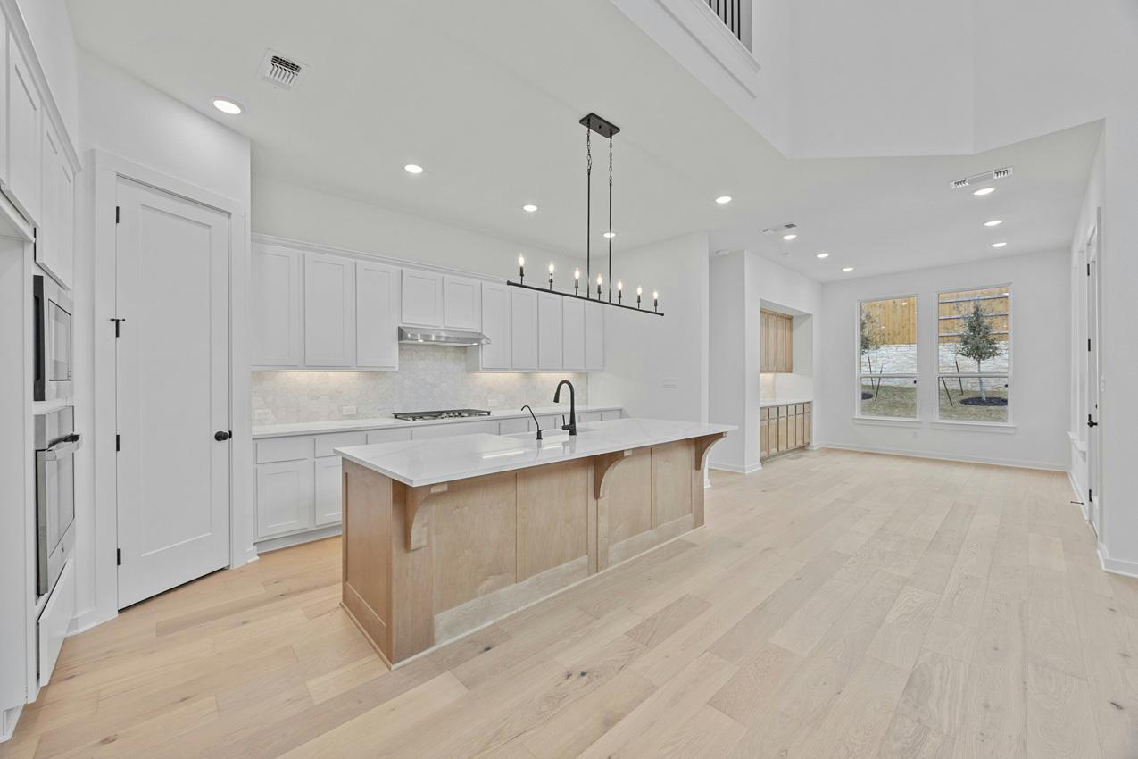 1109 Calendula Trl Property Photo 6