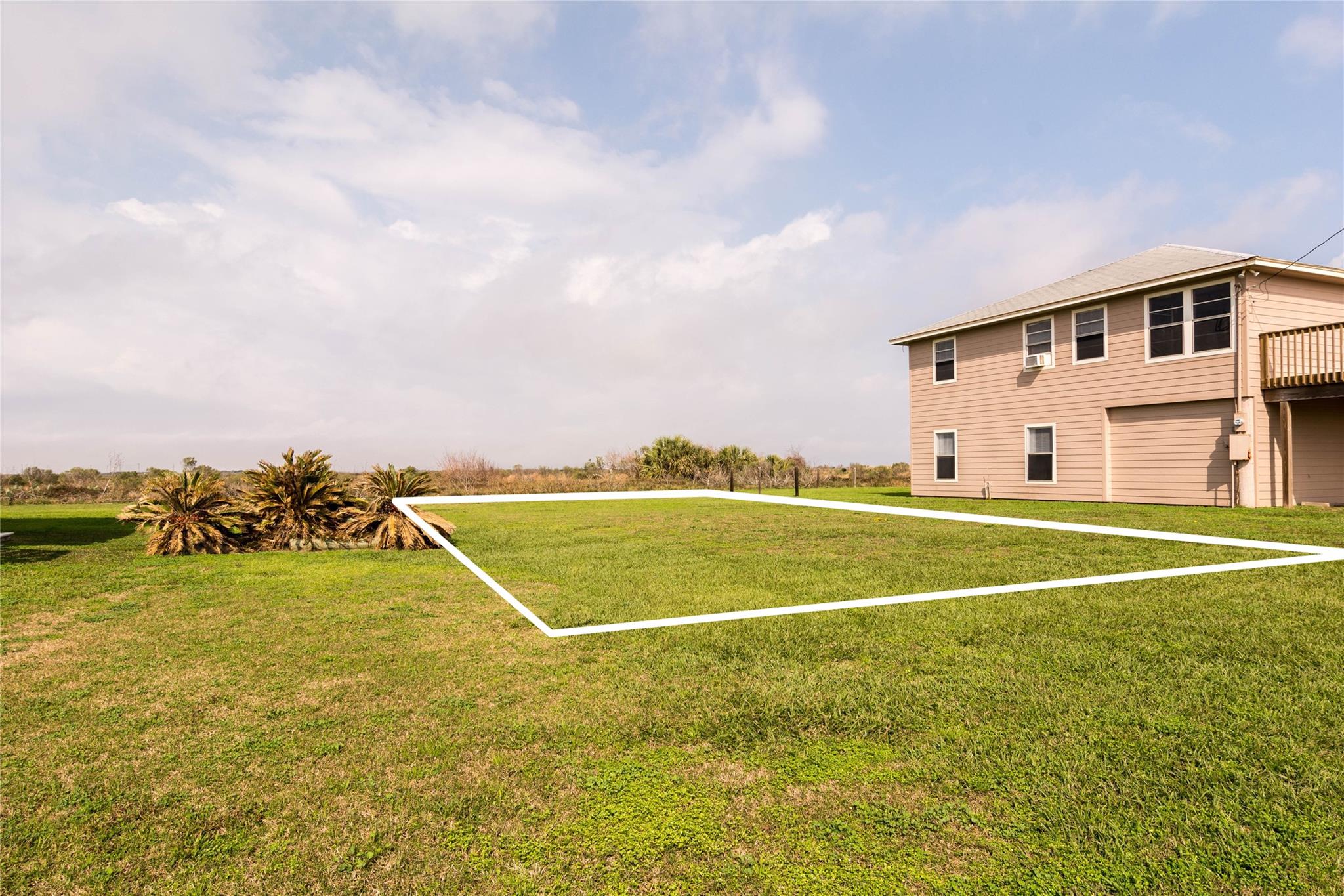 499 Beachfront Dr Property Photo 1