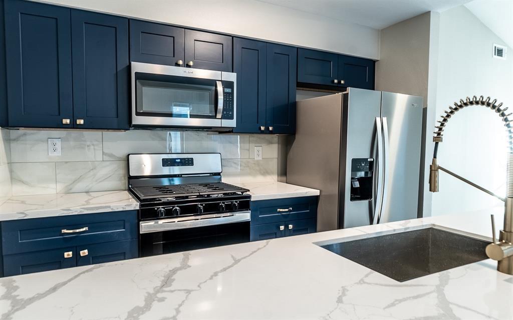 915 Sirocco Dr #B Property Photo 1