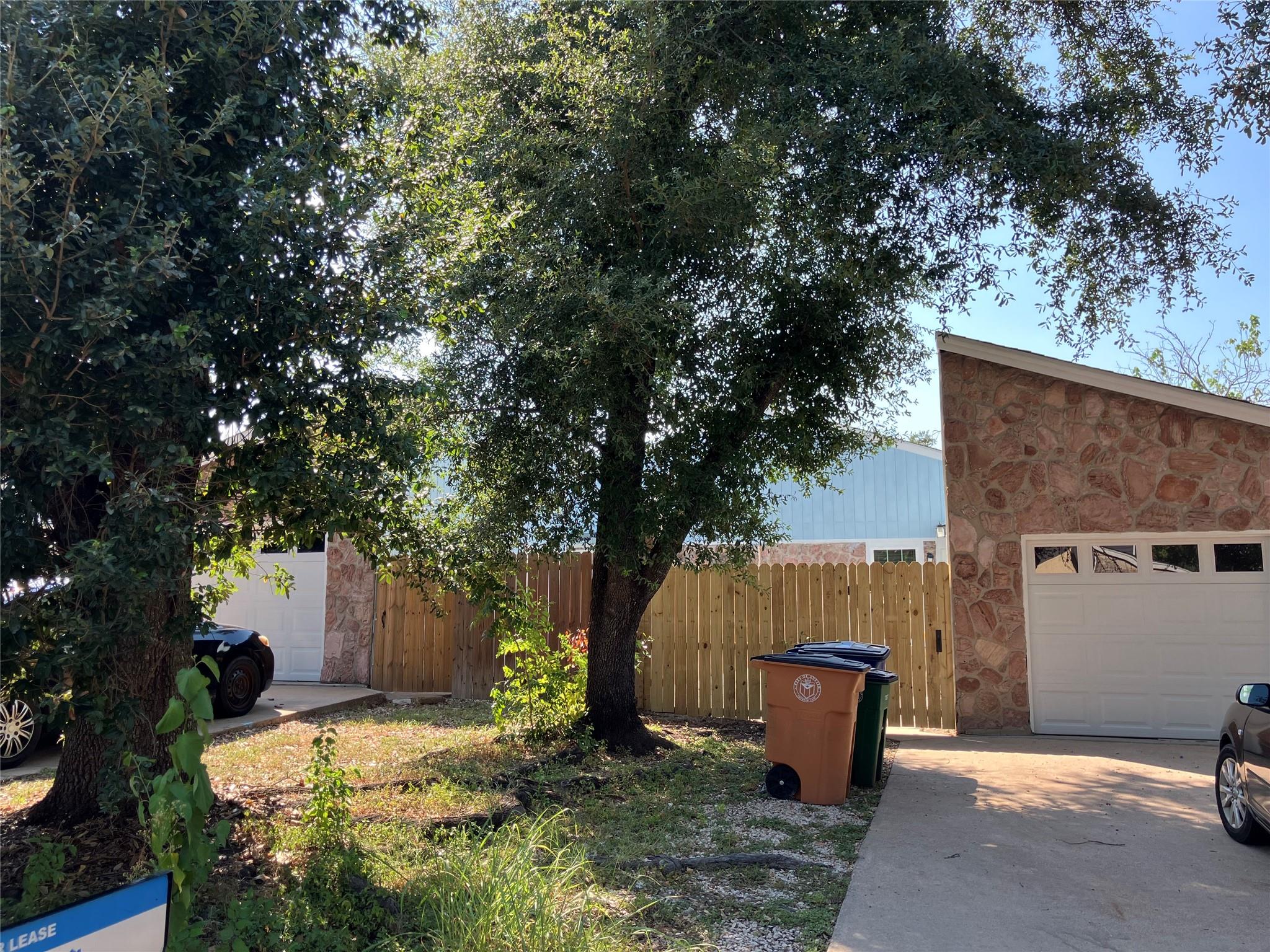 915 Sirocco Dr #b Property Photo 1