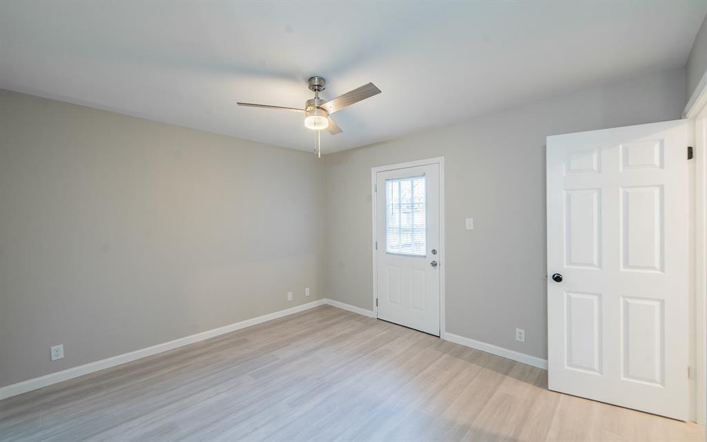 915 Sirocco Dr #b Property Photo 9