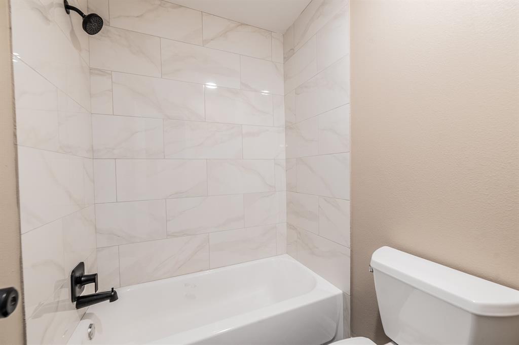 915 Sirocco Dr #b Property Photo 10