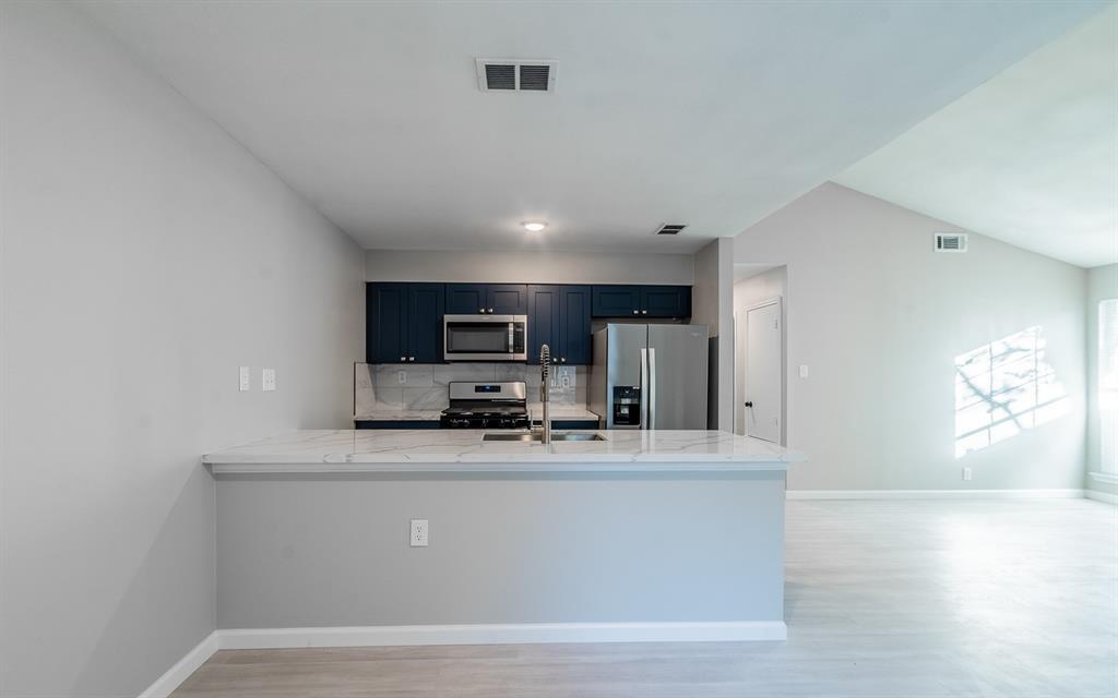 915 Sirocco Dr #b Property Photo 14