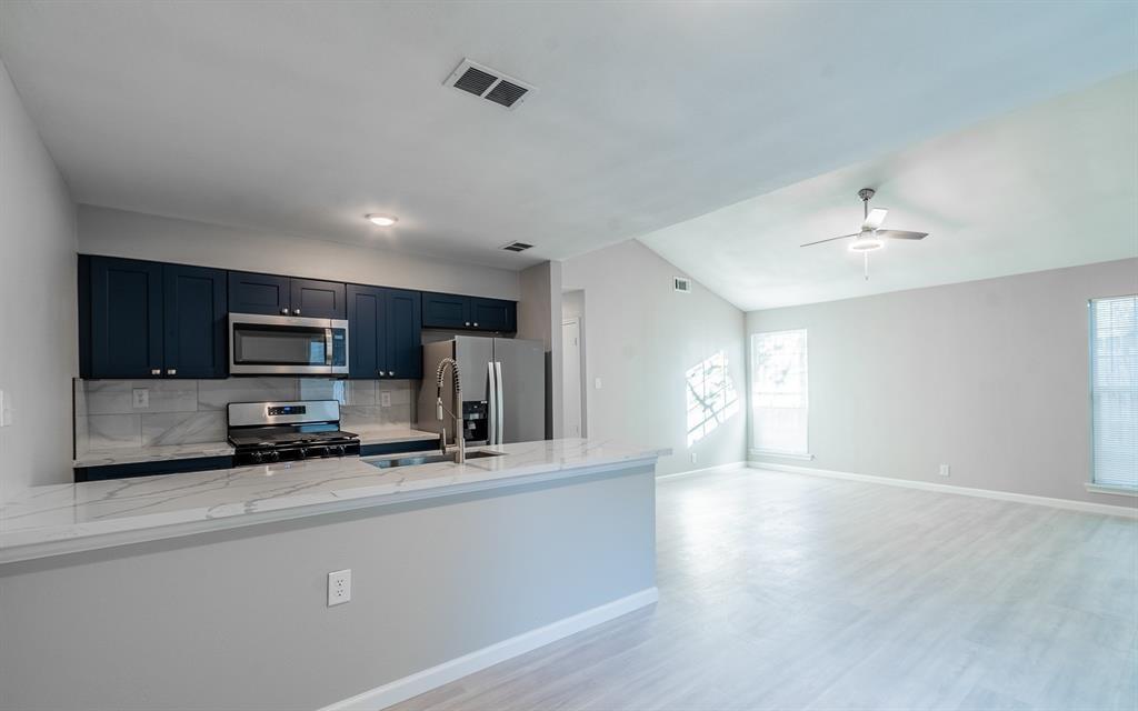 915 Sirocco Dr #b Property Photo 18