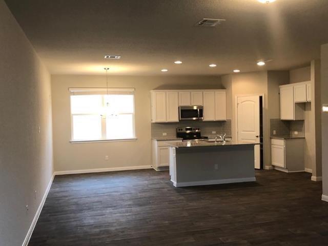 221 Naset Dr Property Photo 3