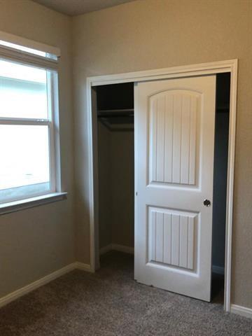 221 Naset Dr Property Photo 5