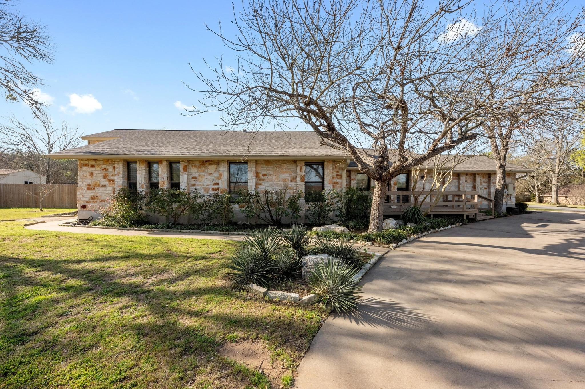 201 Caracara Dr Property Photo