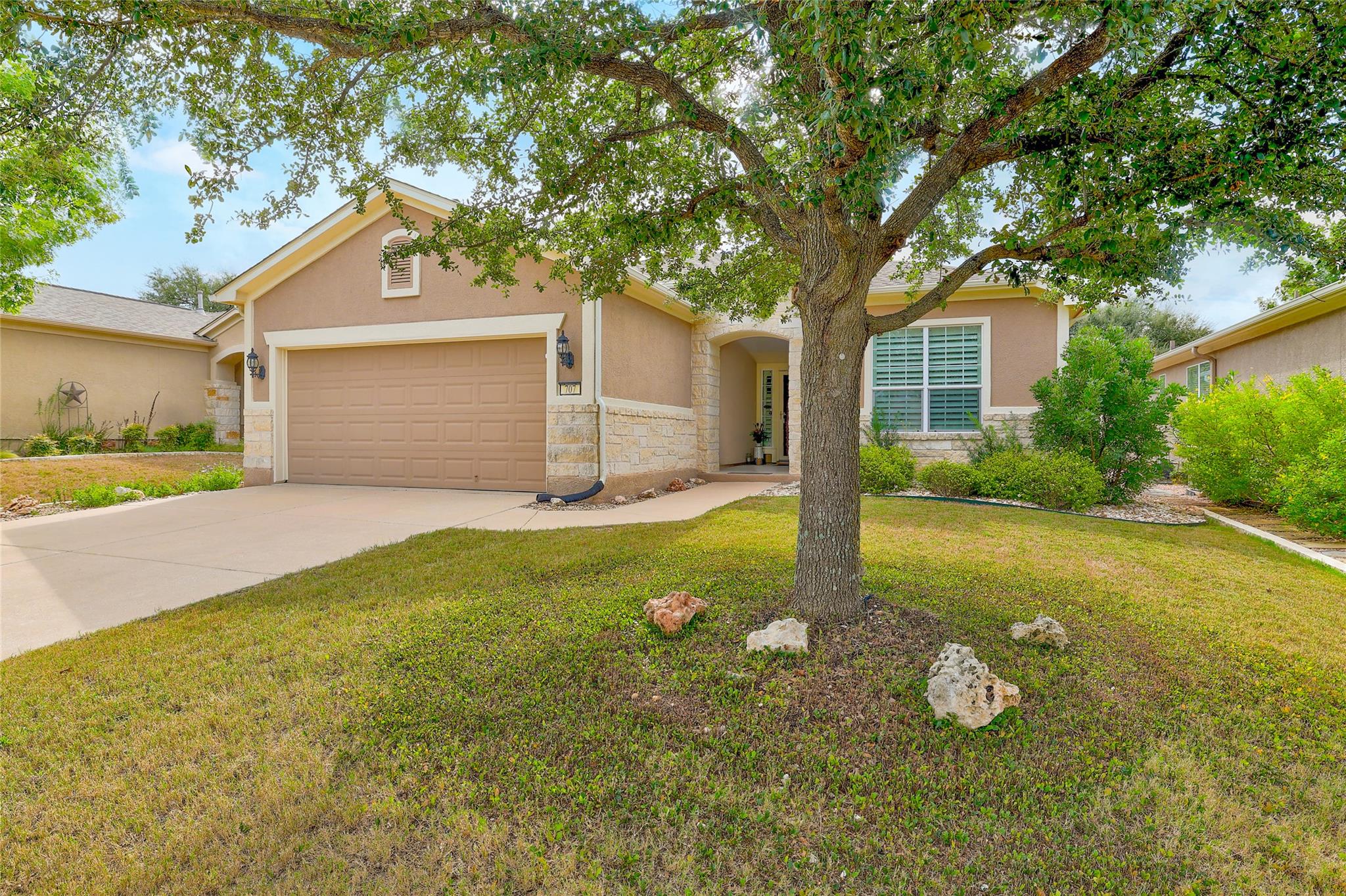 707 Apache Mountain Ln Property Photo 1