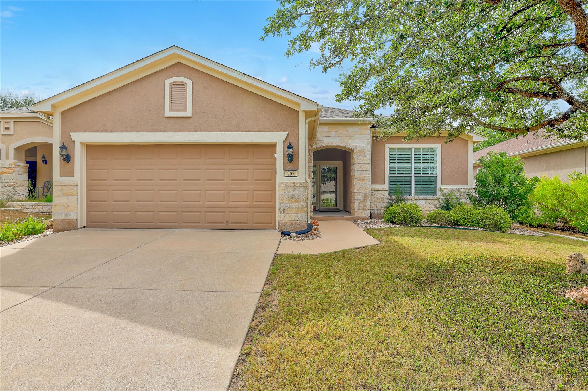 707 Apache Mountain Ln Property Photo 3