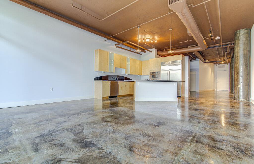 311 W 5th St #703 Property Photo 11