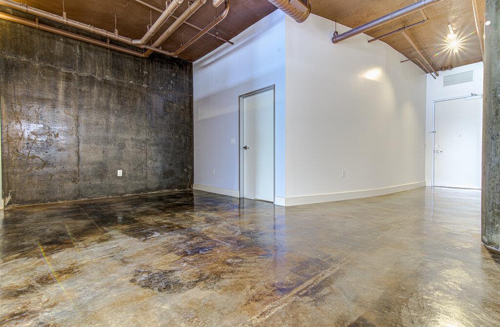 311 W 5th St #703 Property Photo 17