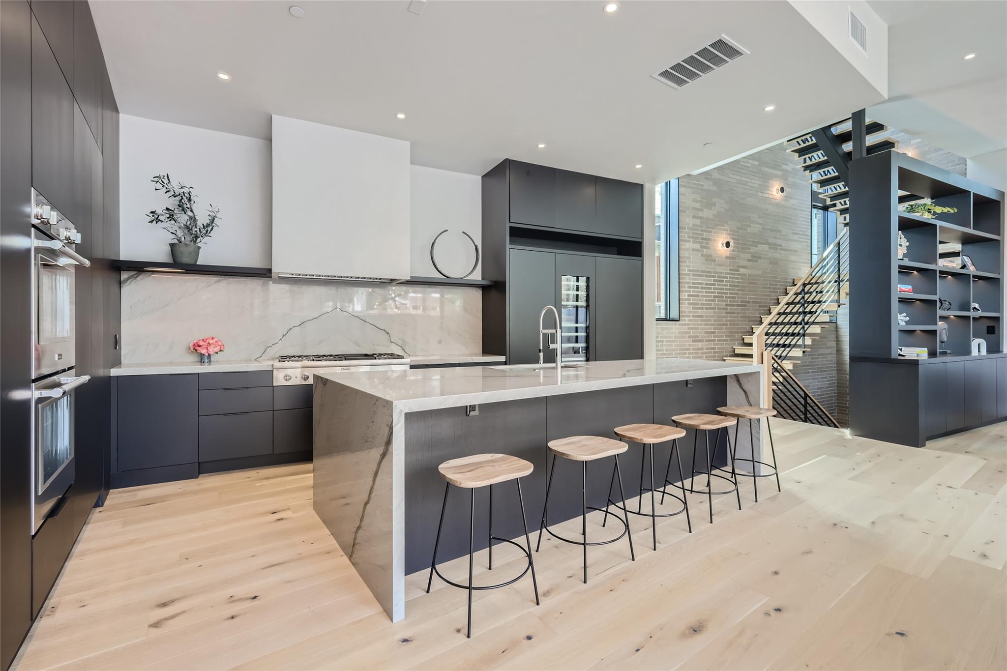 1315 W 9th St #b Property Photo 13