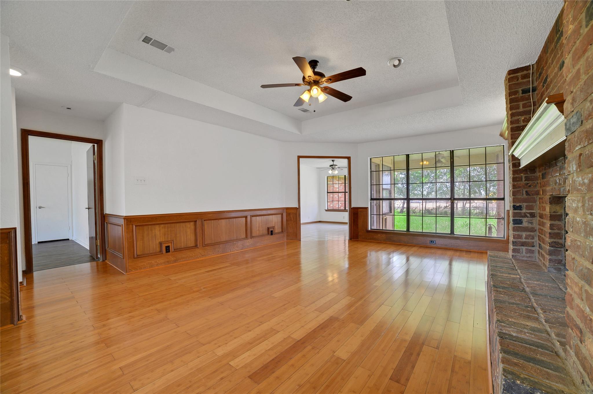 601 Cedar Ridge Dr Property Photo 5