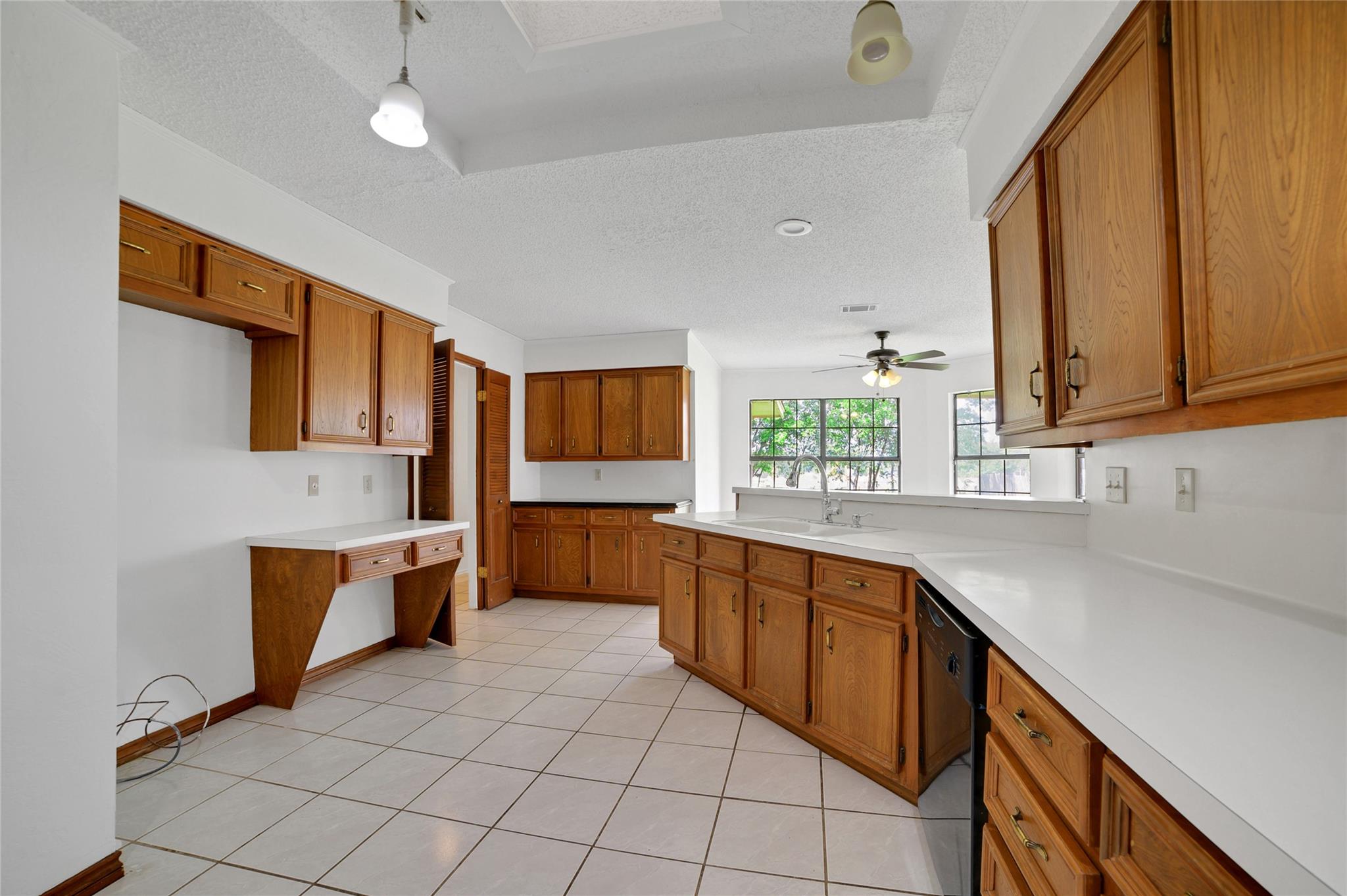 601 Cedar Ridge Dr Property Photo 9