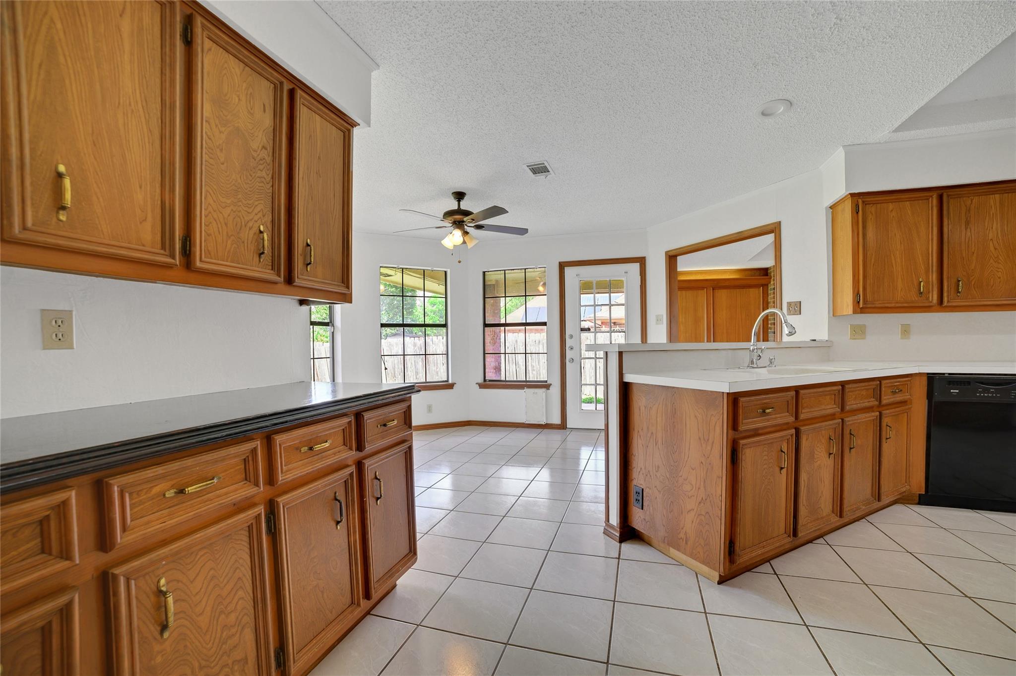 601 Cedar Ridge Dr Property Photo 10