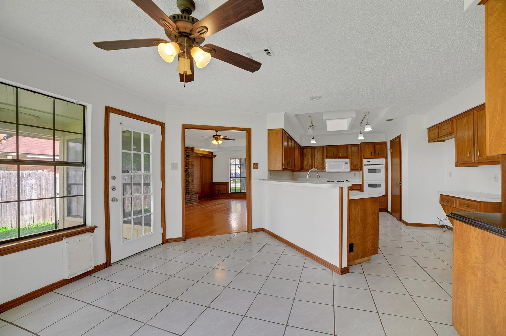 601 Cedar Ridge Dr Property Photo 11