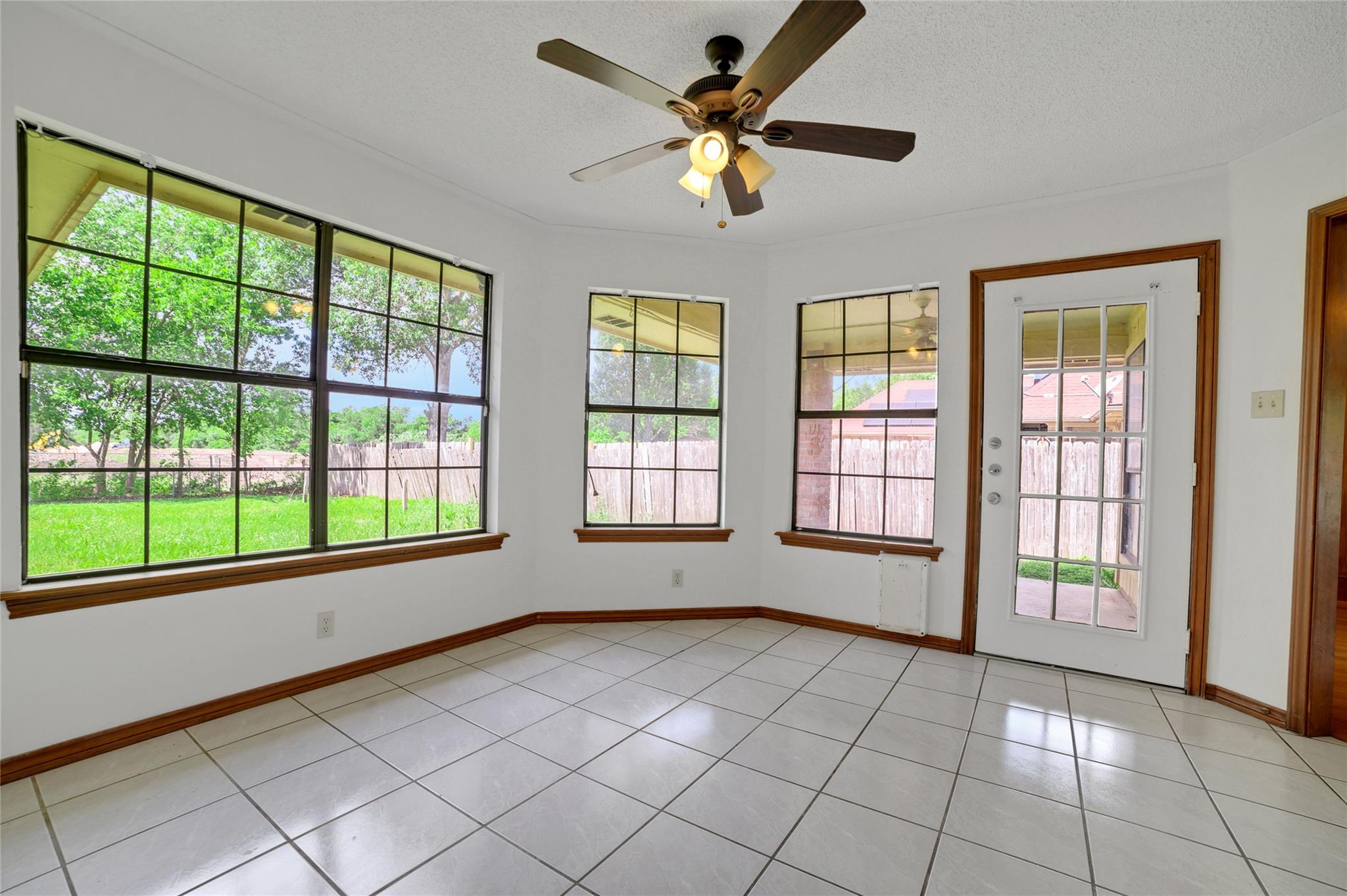 601 Cedar Ridge Dr Property Photo 12