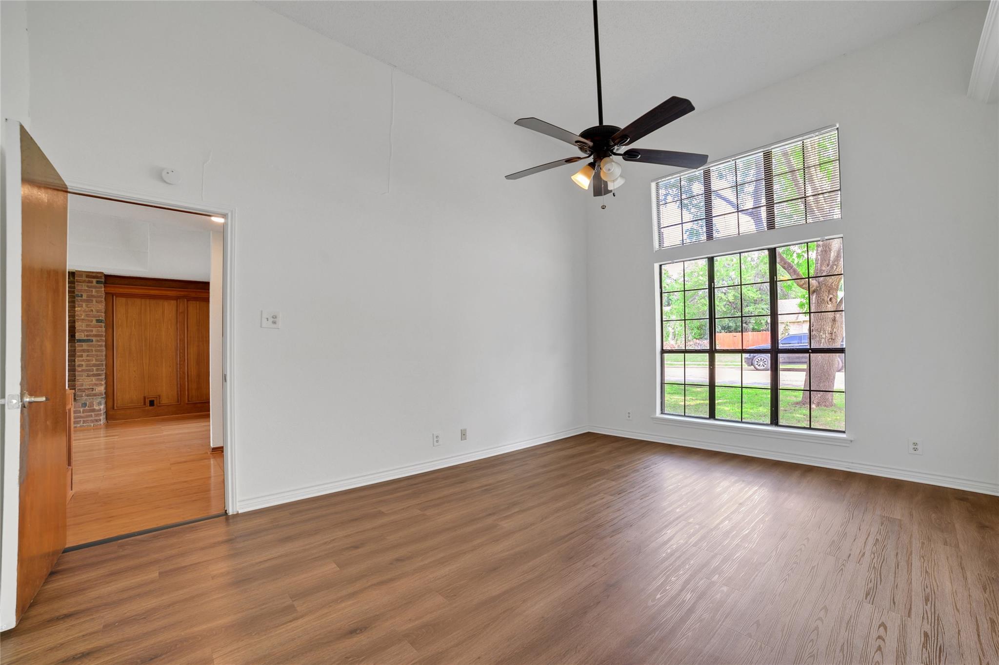 601 Cedar Ridge Dr Property Photo 16