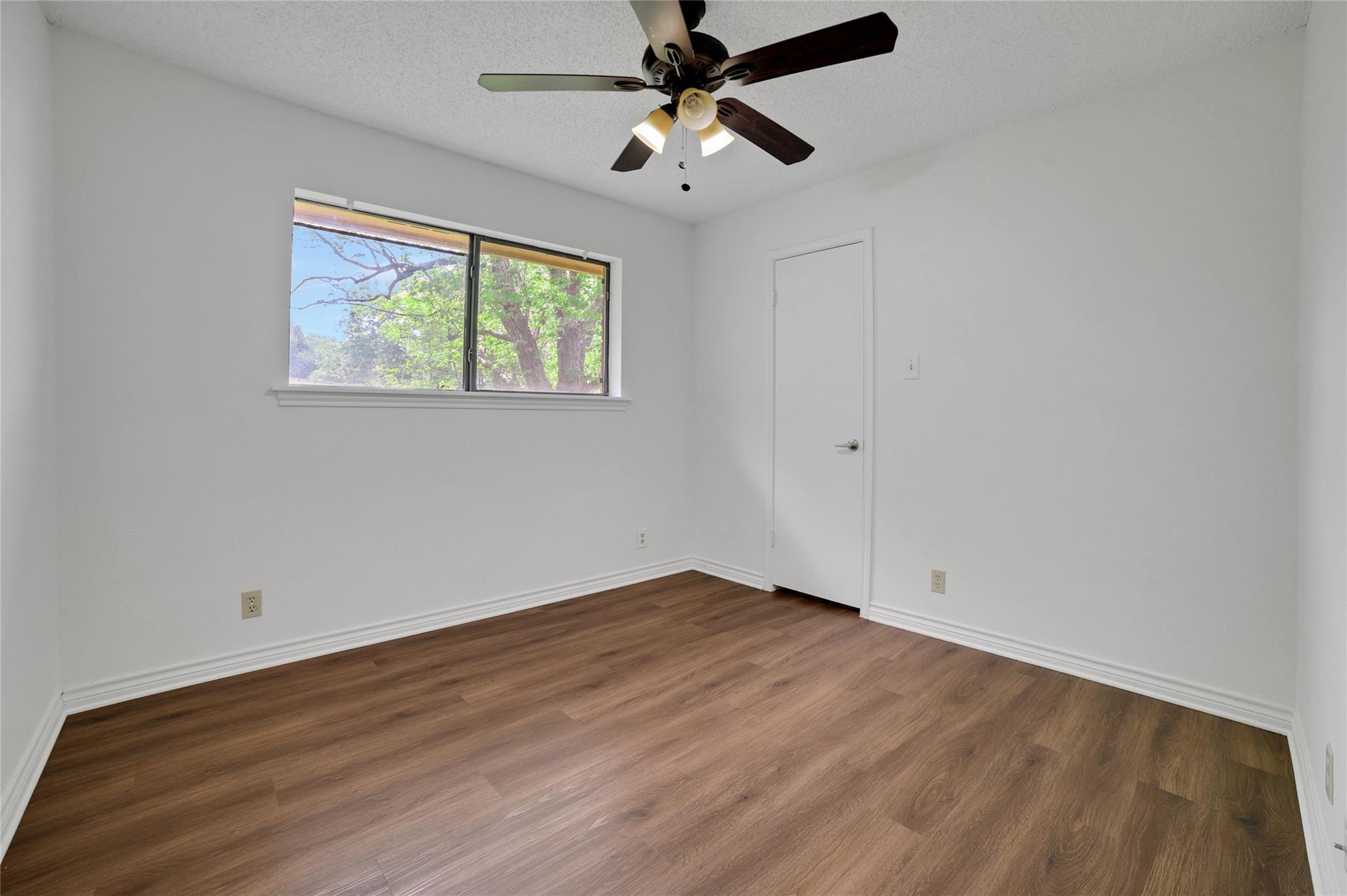 601 Cedar Ridge Dr Property Photo 21