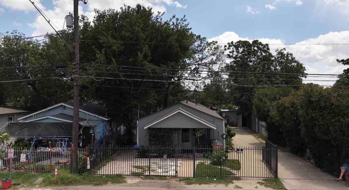 2315 E 5th St Property Photo 1