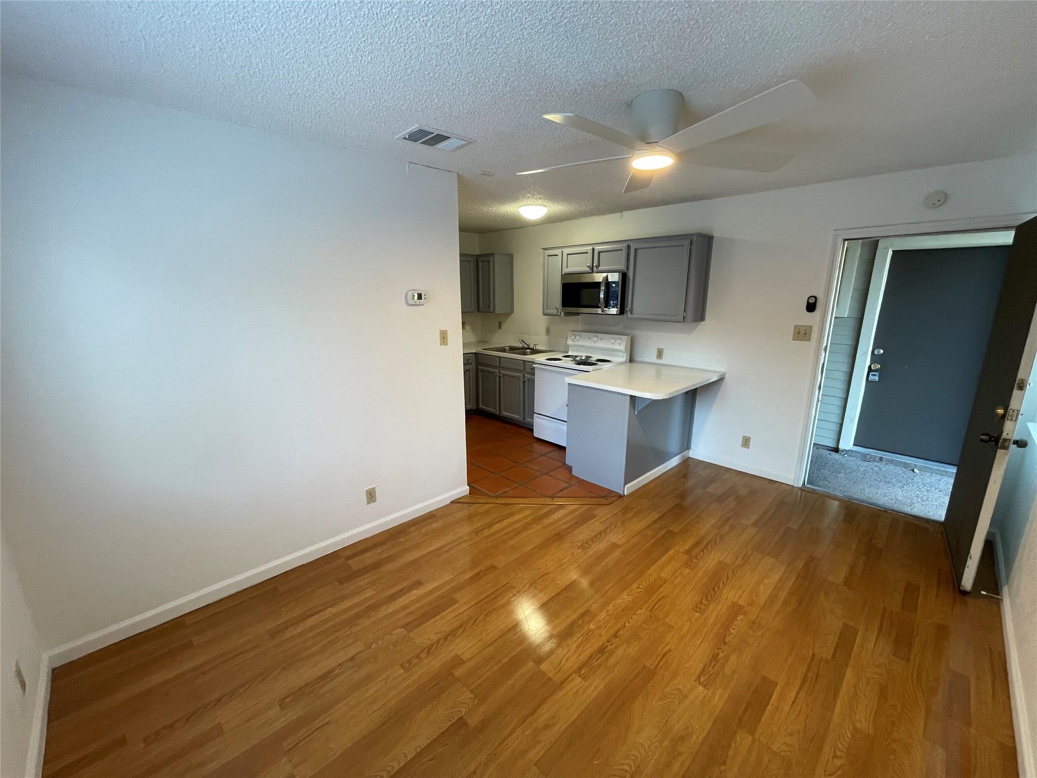 2514 Pearl St #103 Property Photo 4