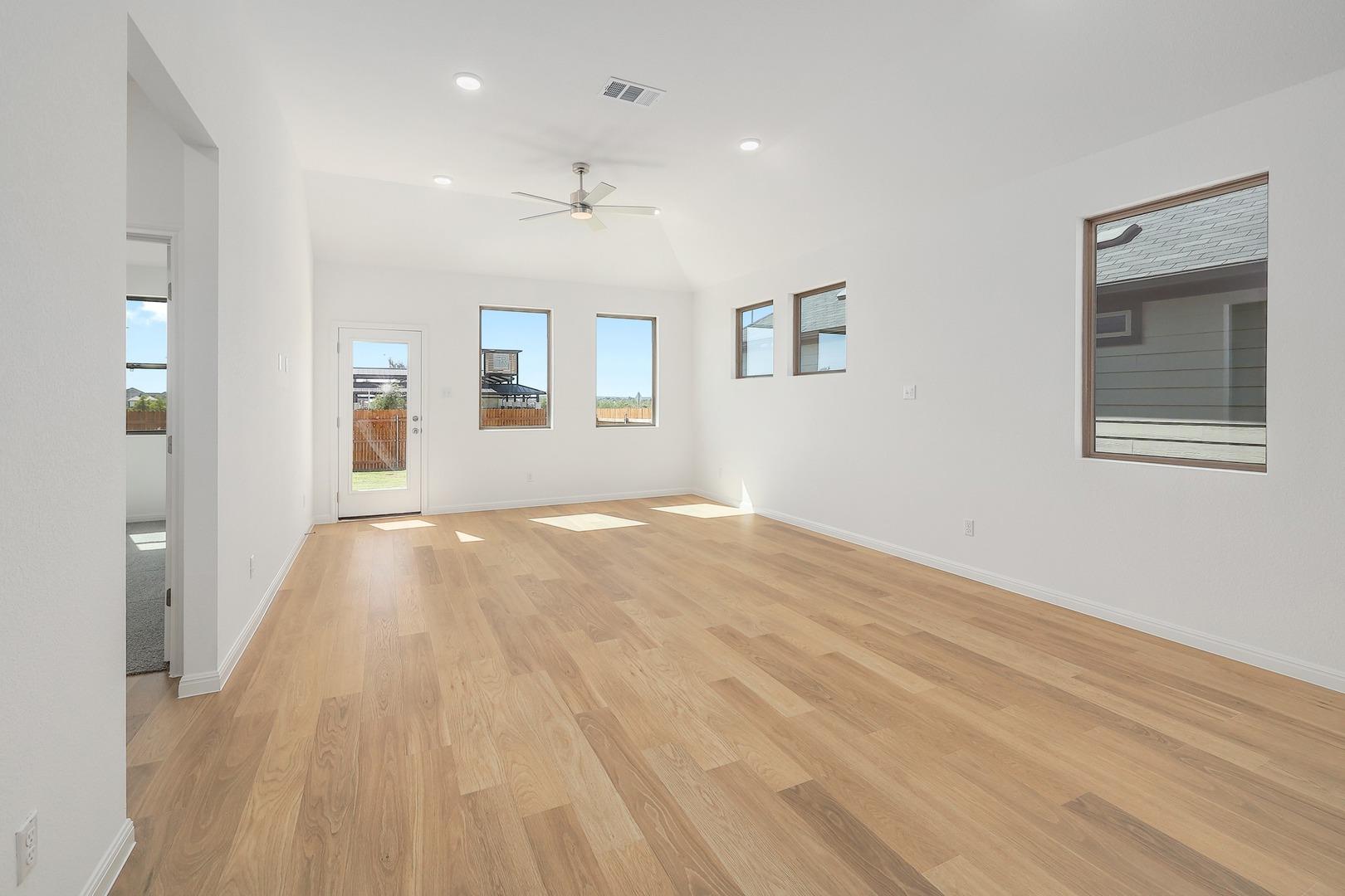 223 Hornet St Property Photo 3