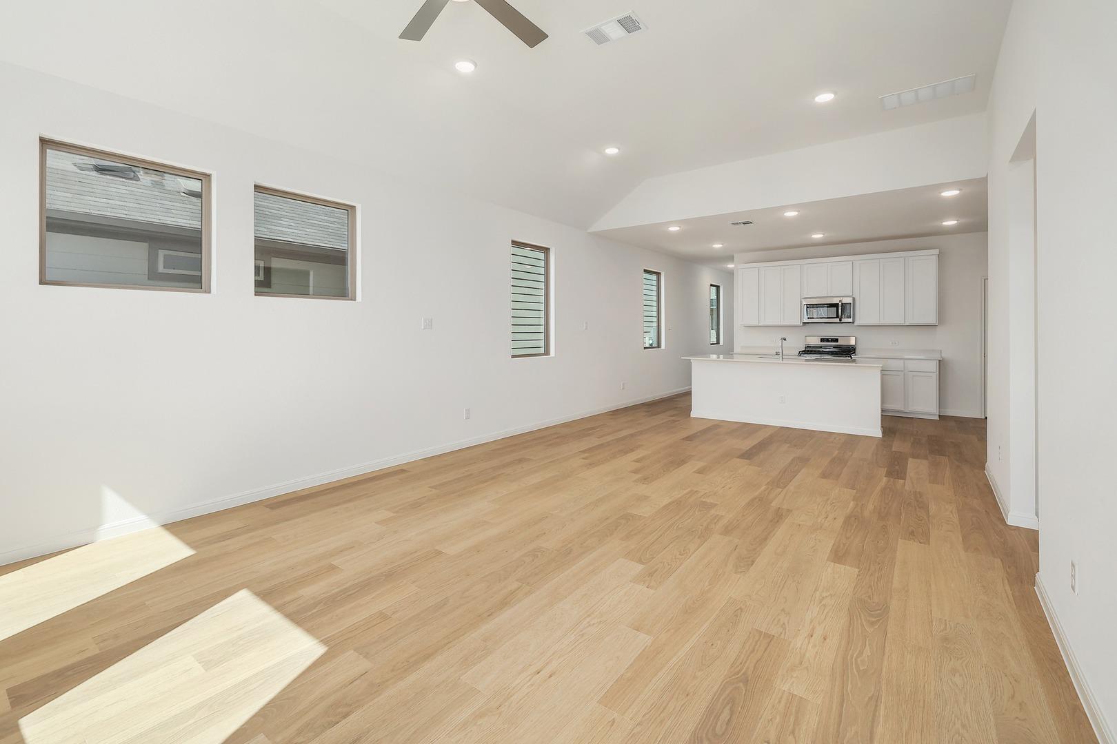 223 Hornet St Property Photo 4