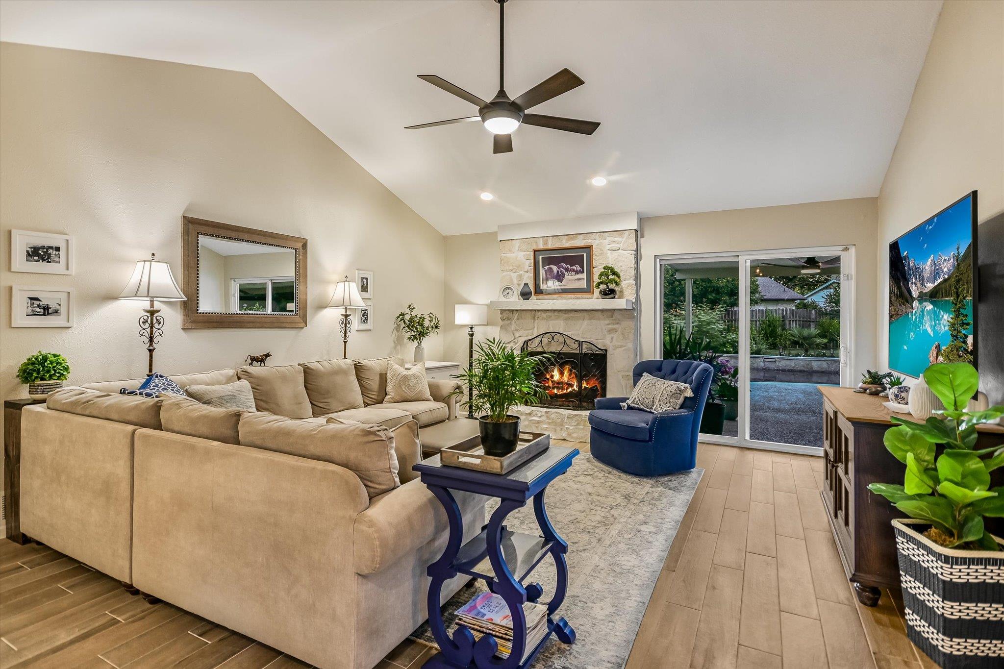 10909 Rustic Manor Ln Property Photo 7