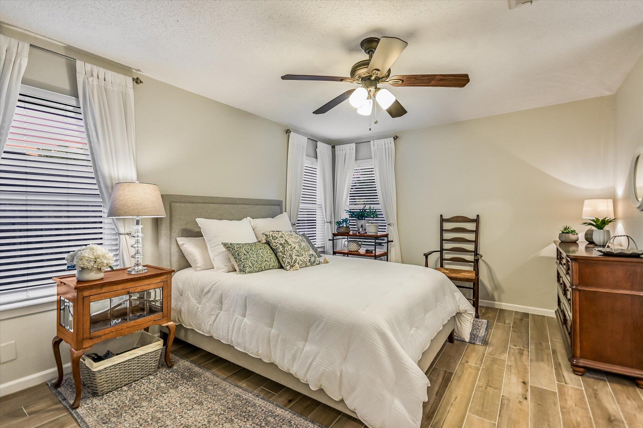 10909 Rustic Manor Ln Property Photo 12