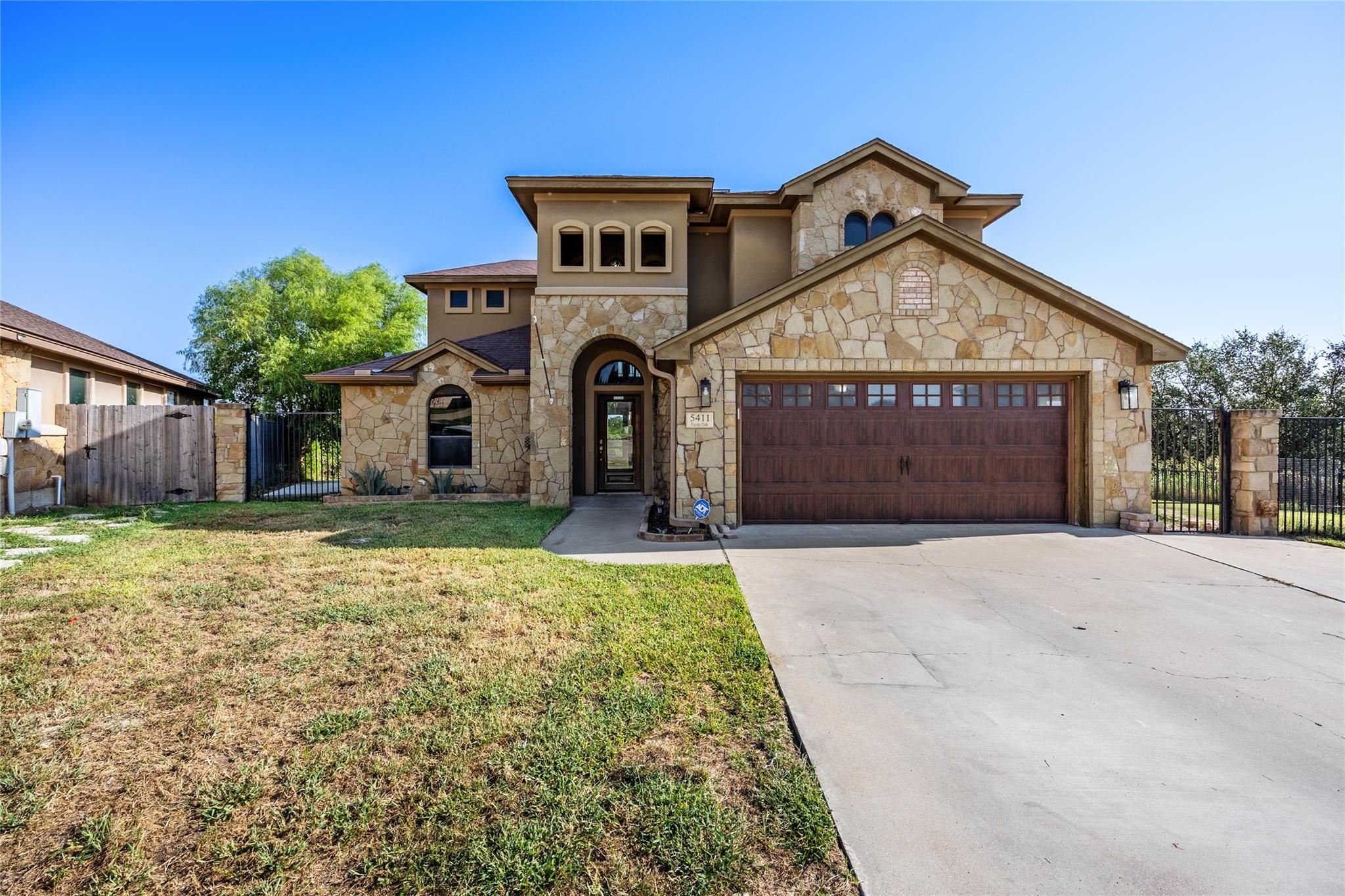 5411 Fiesta Oak Dr Property Photo 1