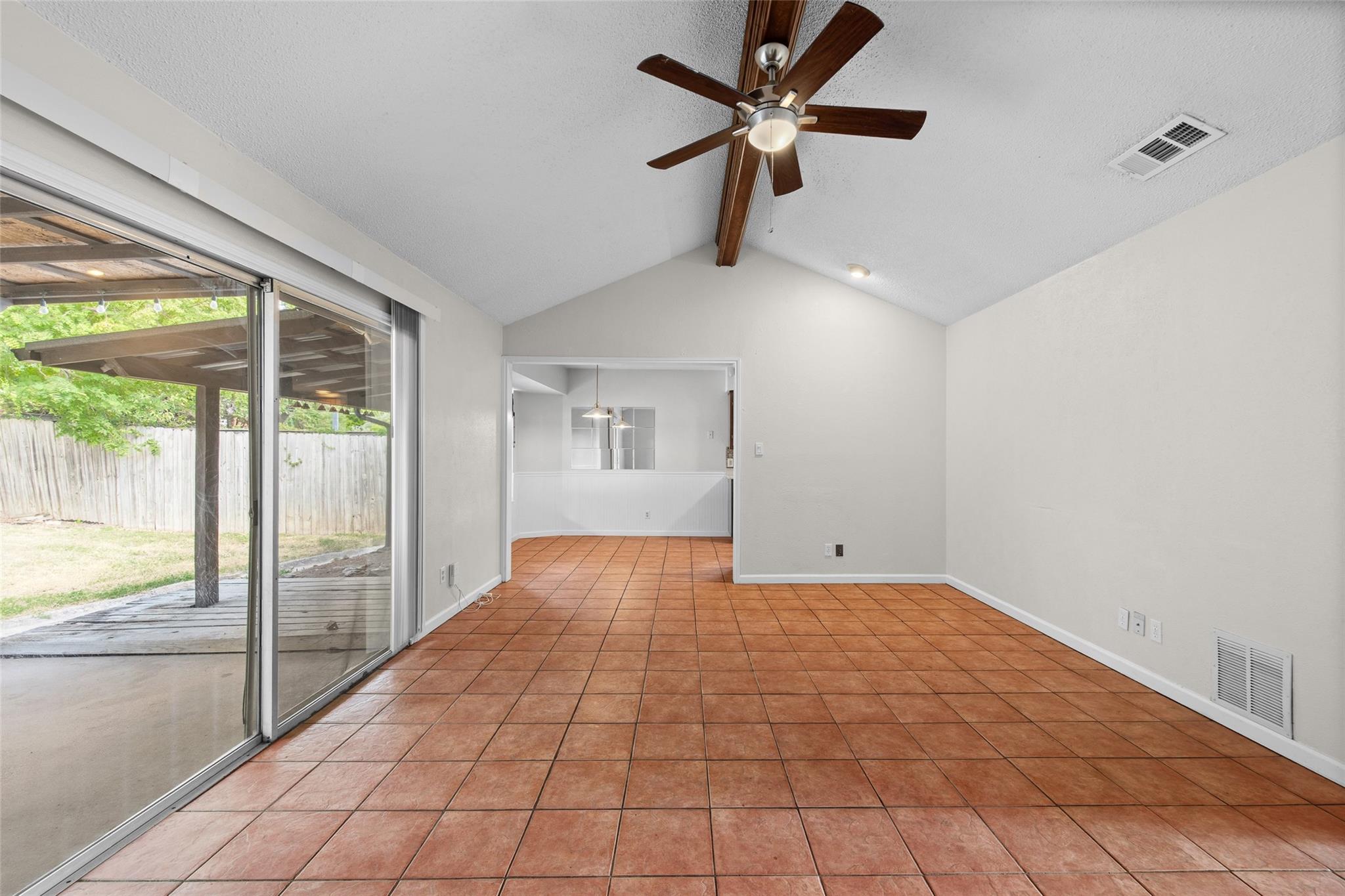 7506 Glenhill Rd Property Photo 4