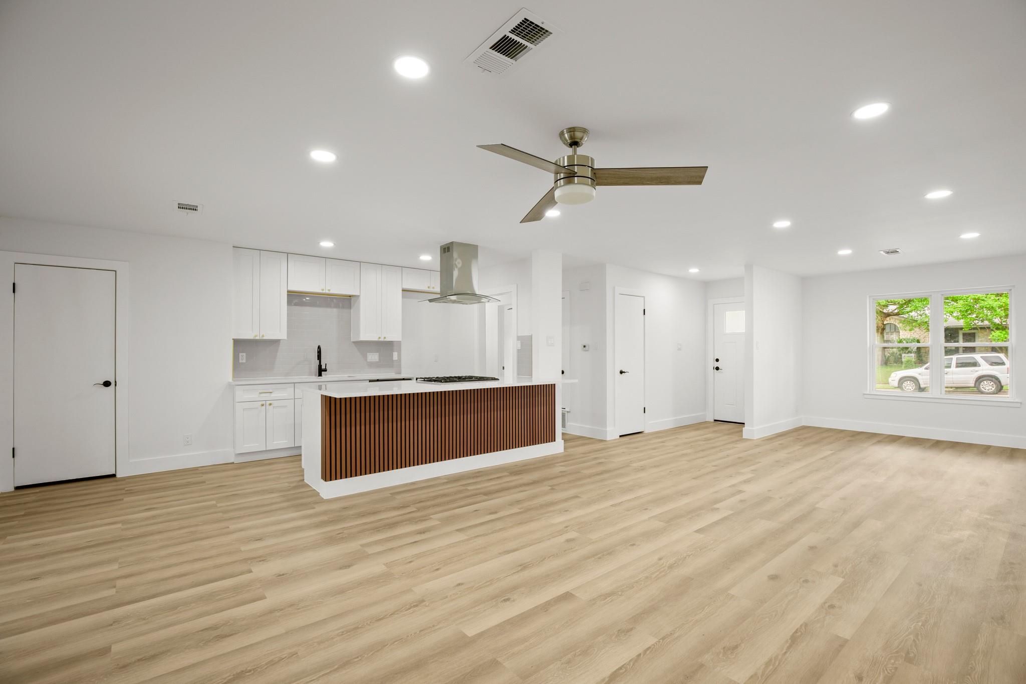 9006 Lodge Ct Property Photo 5