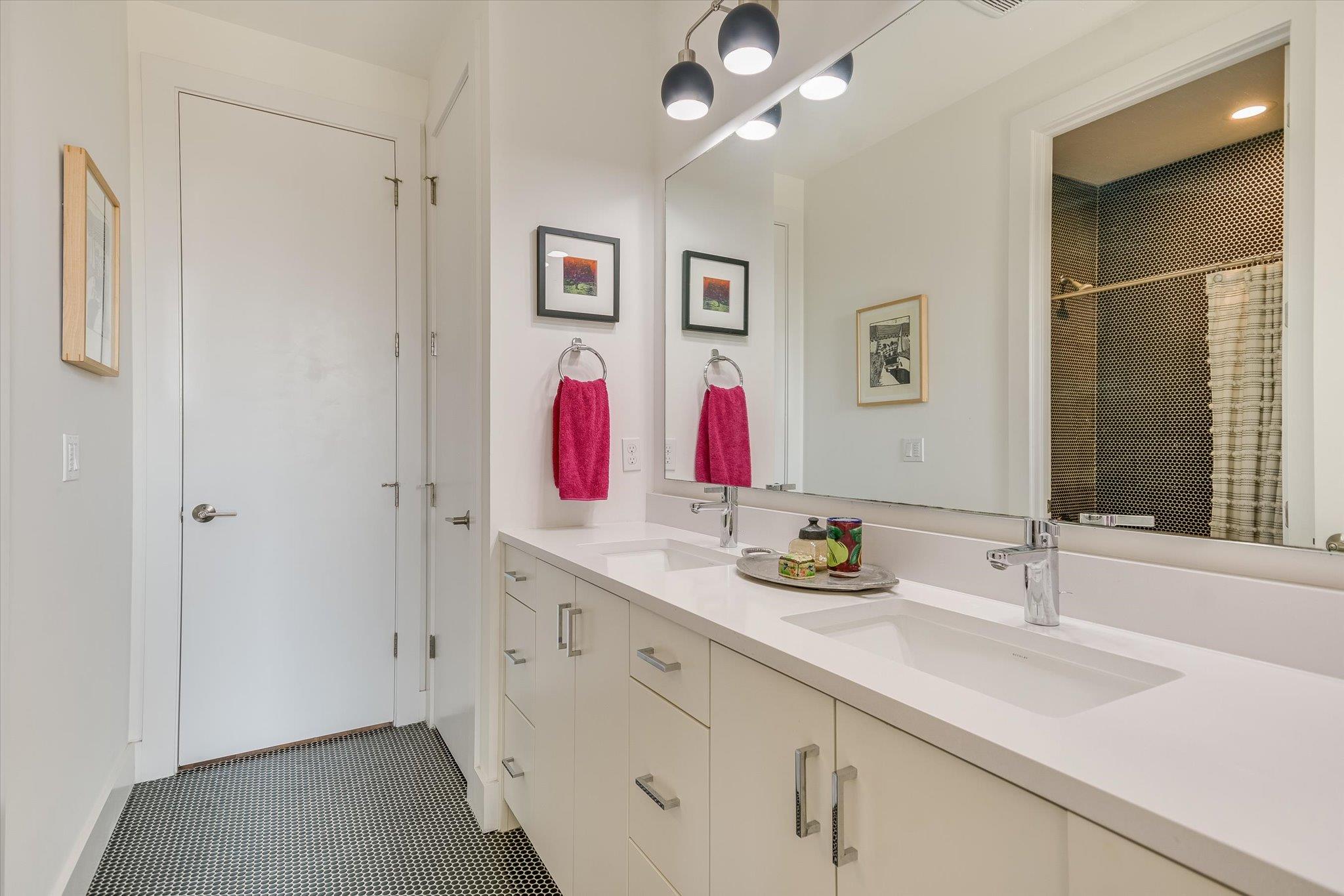 2010 Goodrich Ave 8a Property Photo 24