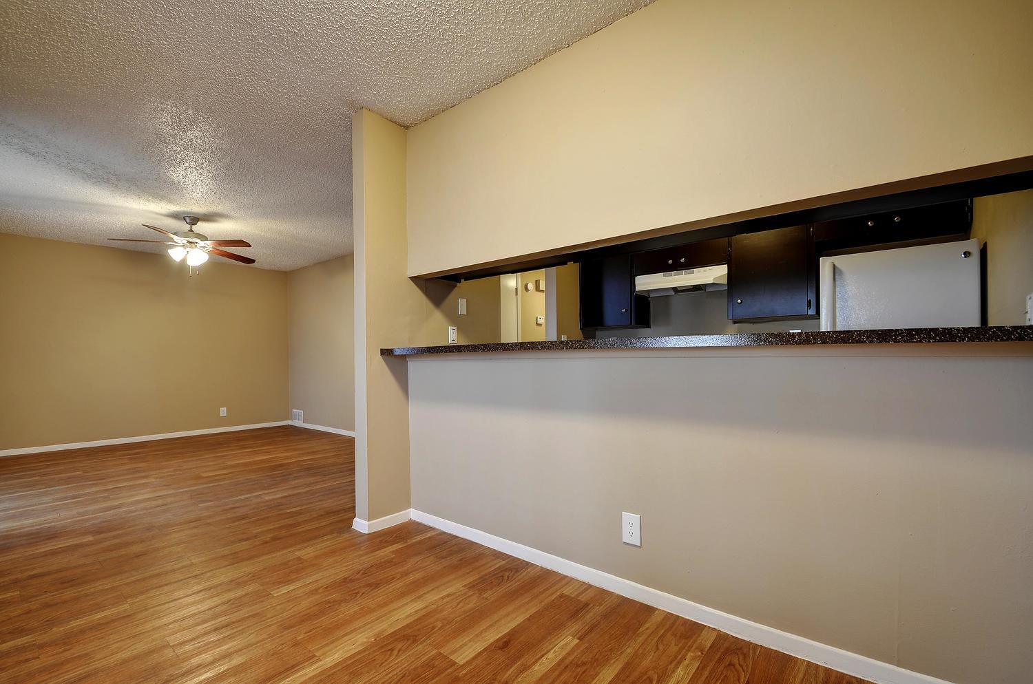 2414 Ventura Dr #106 Property Photo 3