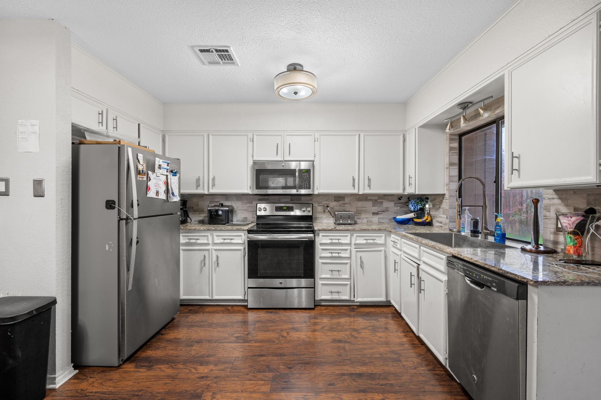4401 Stagecoach Trl Property Photo 9