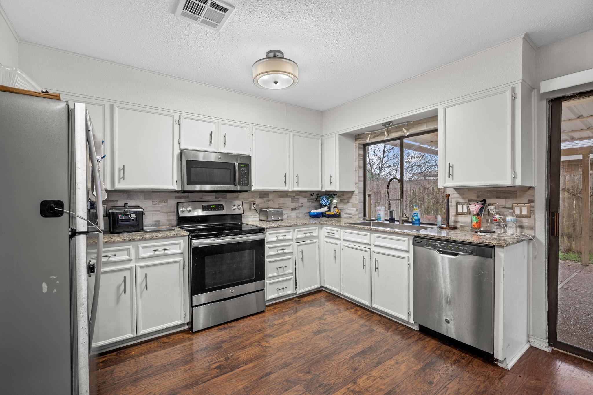 4401 Stagecoach Trl Property Photo 10