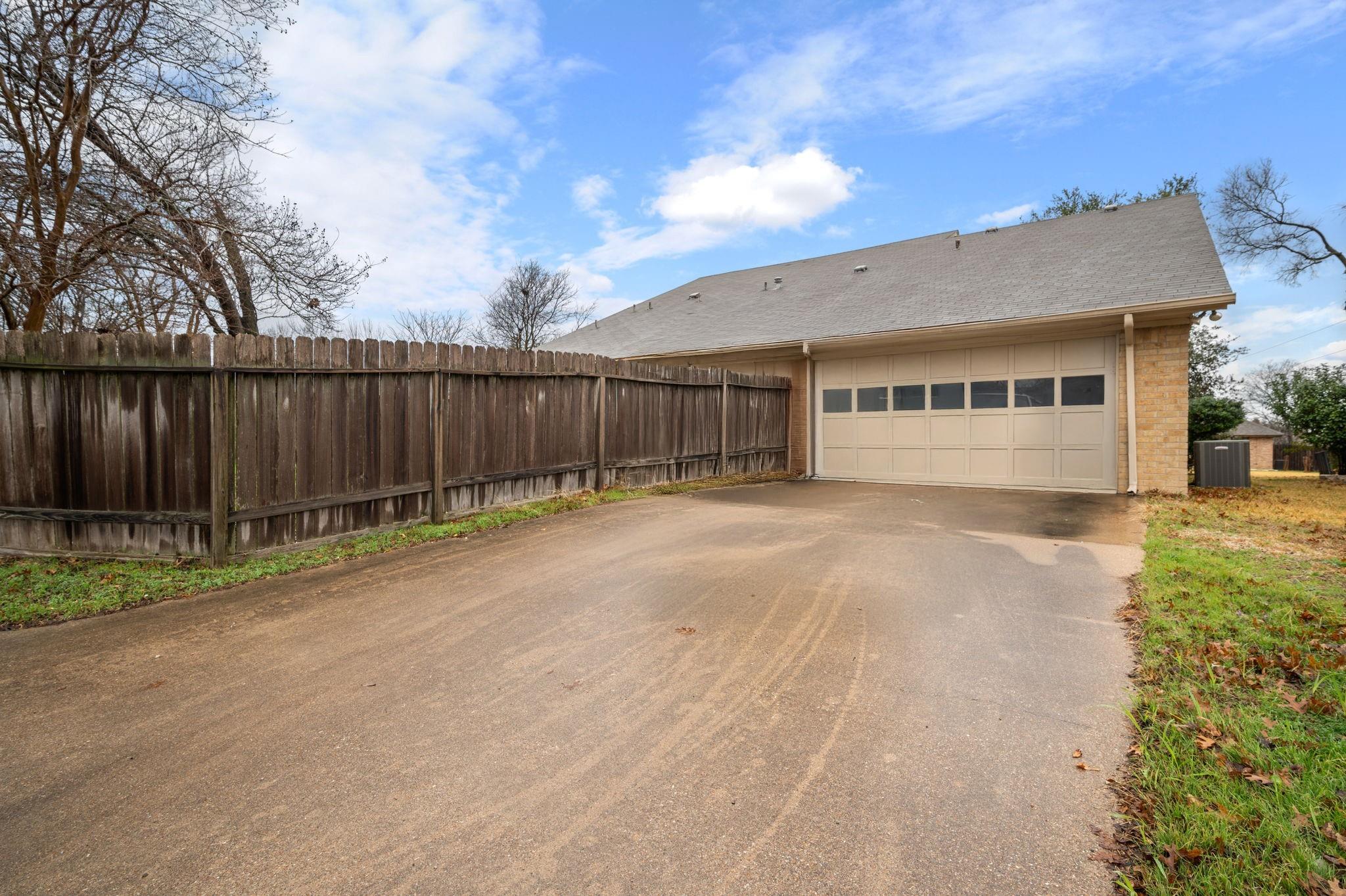 4401 Stagecoach Trl Property Photo 30