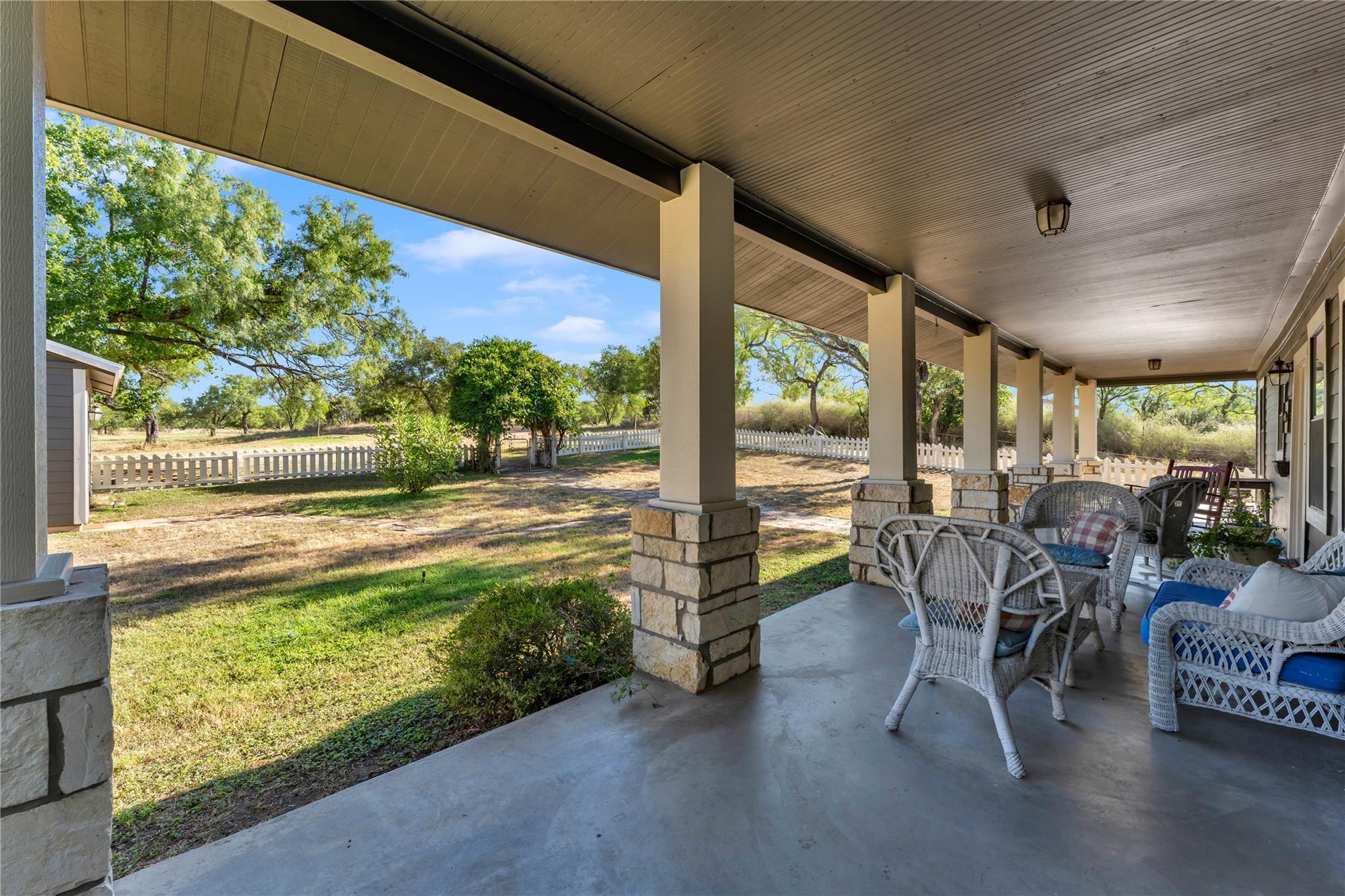 211 Riverside Dr W Property Photo 5