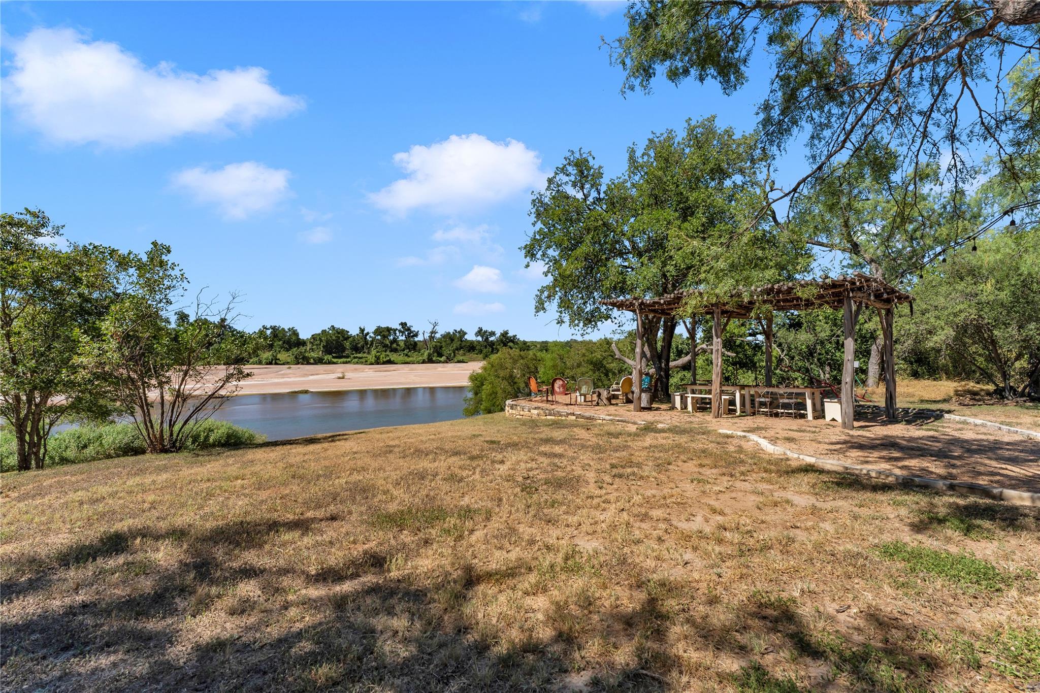 211 Riverside Dr W Property Photo 32