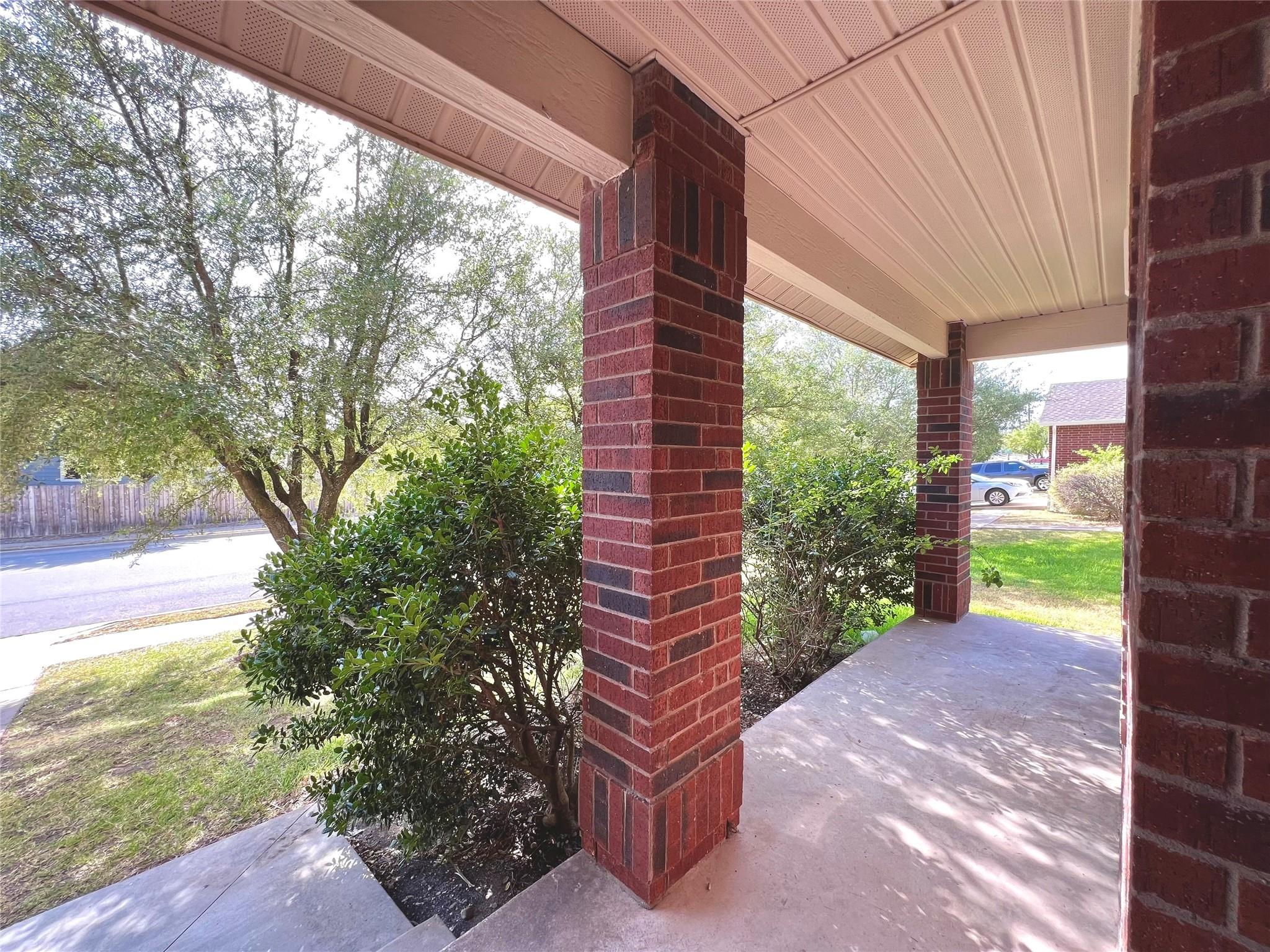 3515 Sandy Brook Dr Property Photo 3
