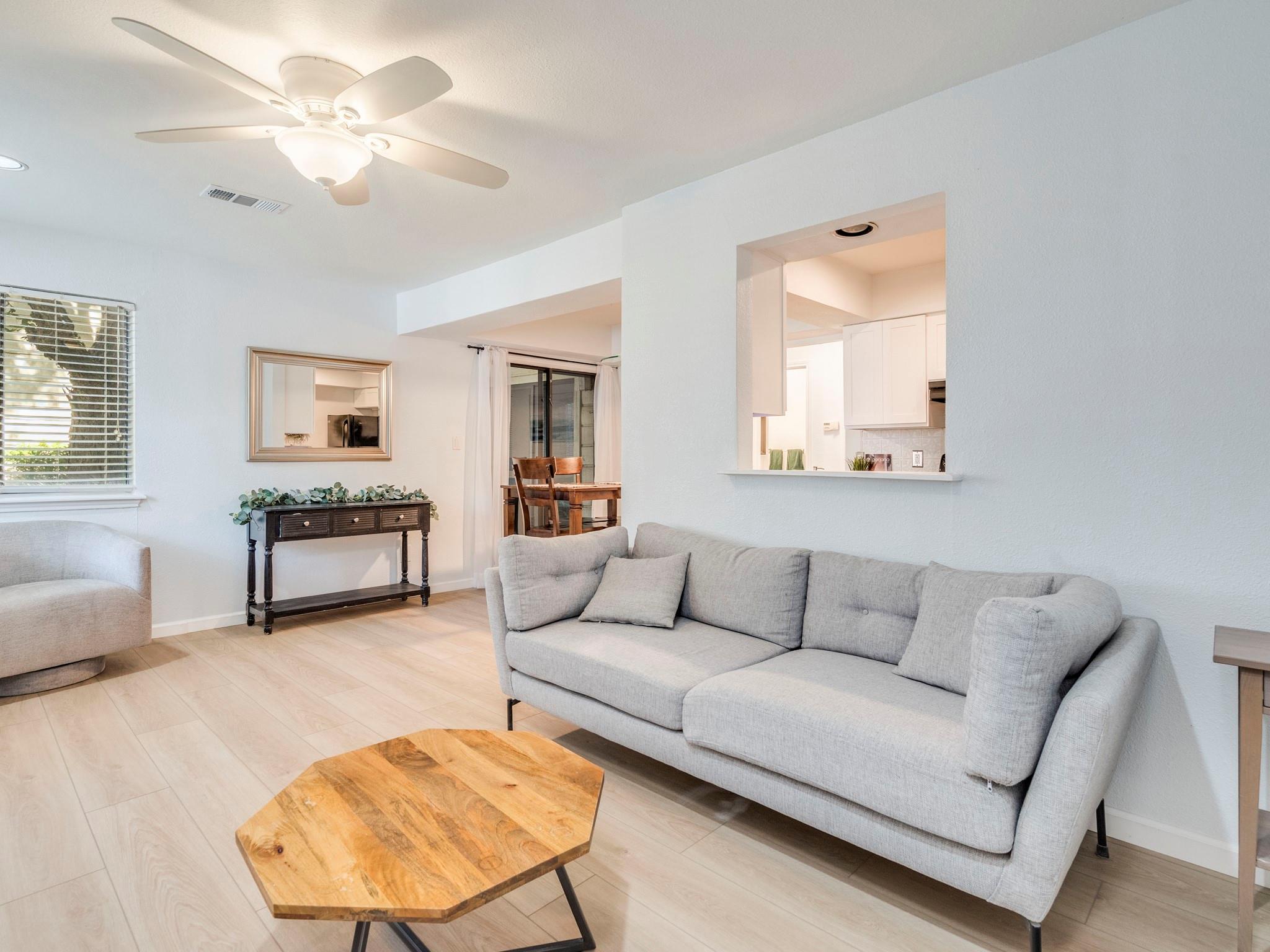 421 W San Antonio St F1 Property Photo
