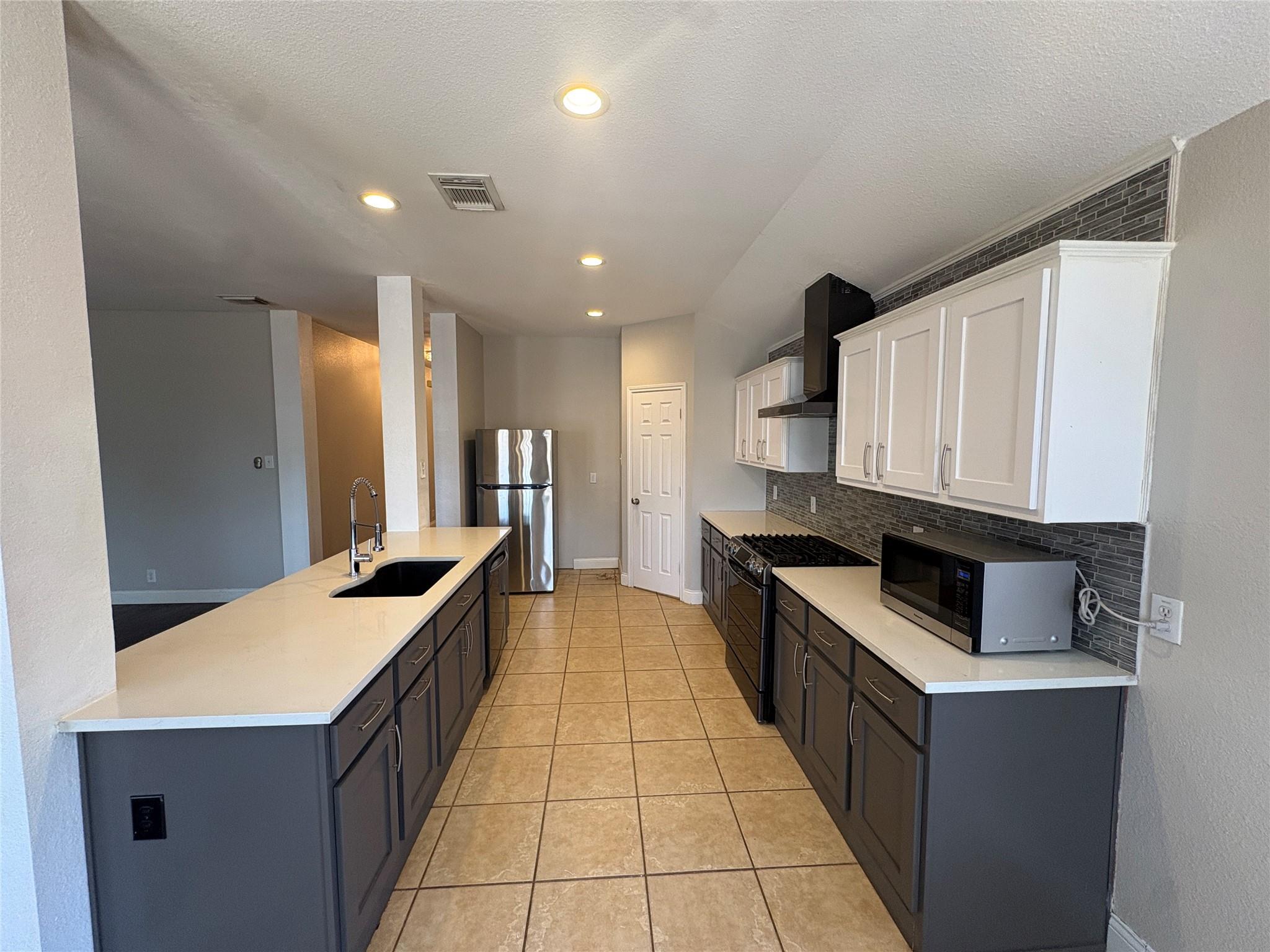 148 Invierno St Property Photo 7